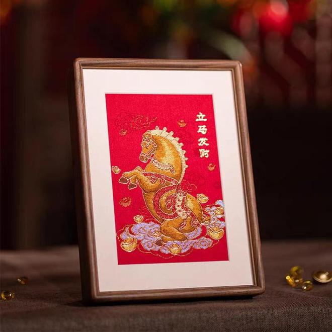 星空体育网址：江苏南京：一袭旗袍出云锦千年非遗正芳华(图4)