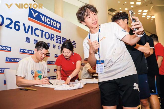 星空体育网址：身边｜从军工企业到羽毛球自媒体：“T老师”的热爱与突围(图3)