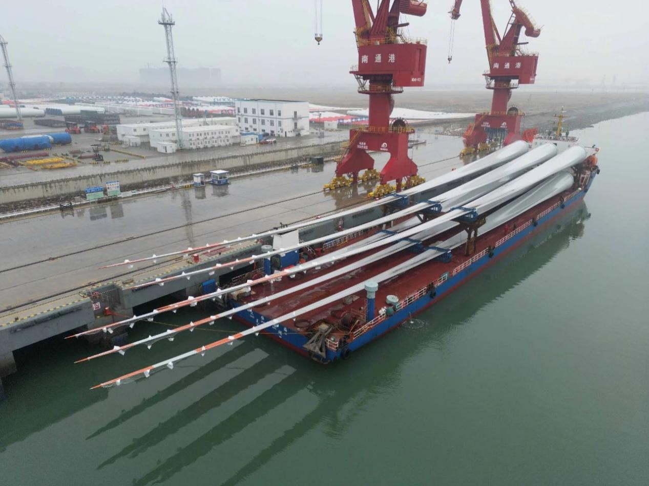 星空体育网址：江苏启东：东方大港“向海高歌”“拼”出高质量发展壮阔图景(图3)