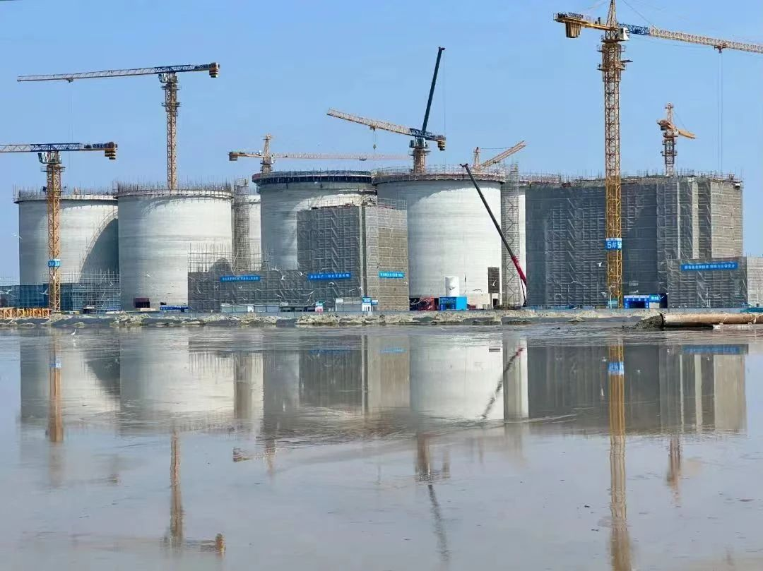 星空体育网址：江苏启东：东方大港“向海高歌”“拼”出高质量发展壮阔图景(图4)