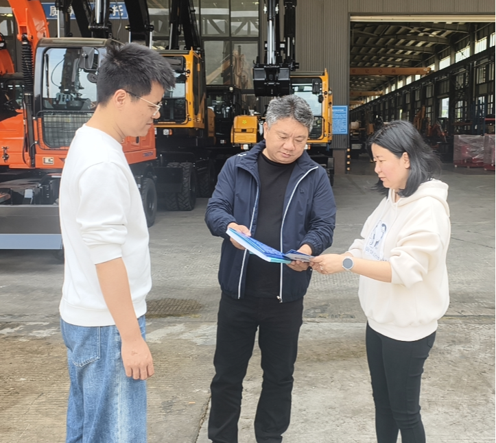 星空体育网站：洛江区智能装备产业发展工作专班：政策汇编“码上查”惠企红利“送上门”(图4)