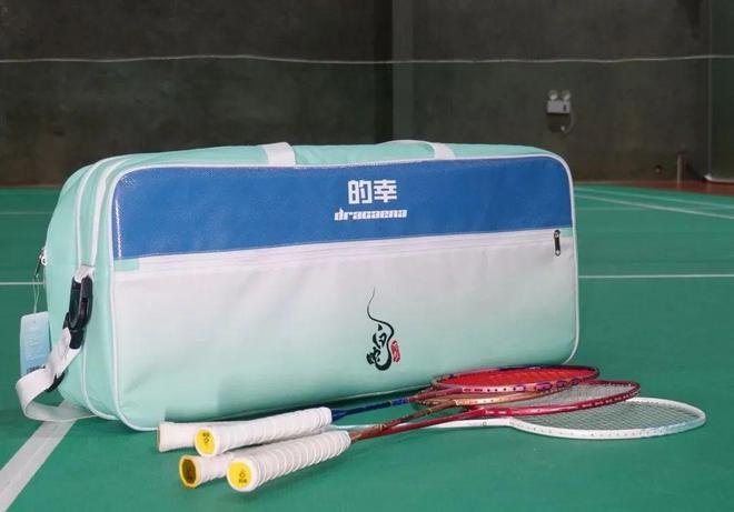 国潮风炸街白蛇联名球包羽毛球友的新晋移动装备库！(图4)