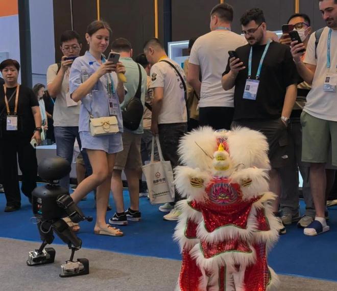 星空体育平台：高新技术、单项冠军、小巨人齐聚！广州“机器人天团”闪耀广交会丨科技广州新观察(图5)