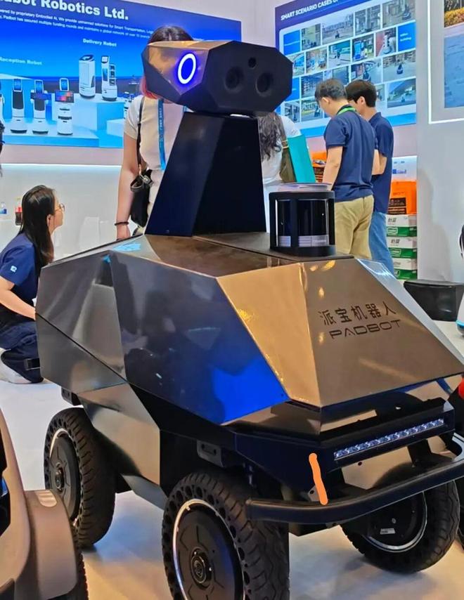 星空体育平台：高新技术、单项冠军、小巨人齐聚！广州“机器人天团”闪耀广交会丨科技广州新观察(图3)