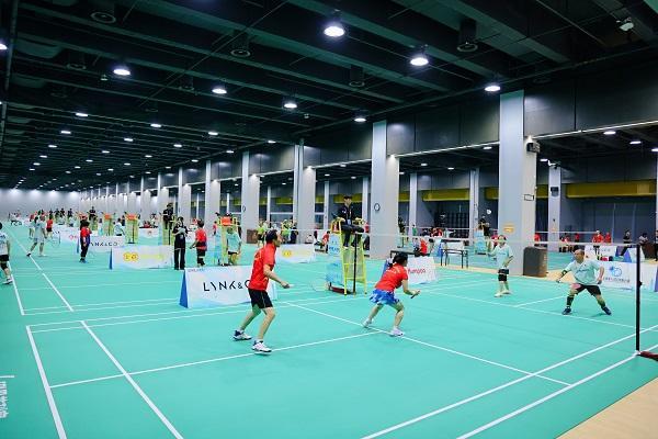 星空体育网址：羽动蓉城盛启东安！中国成都东安湖杯全球华人羽毛球单项邀请赛今日激情开拍(图3)