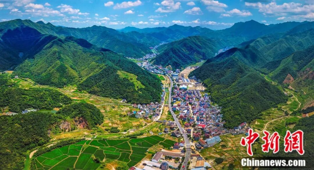 星空体育网站：富春江边的一个乡用50年把球拍做“透”了(图2)