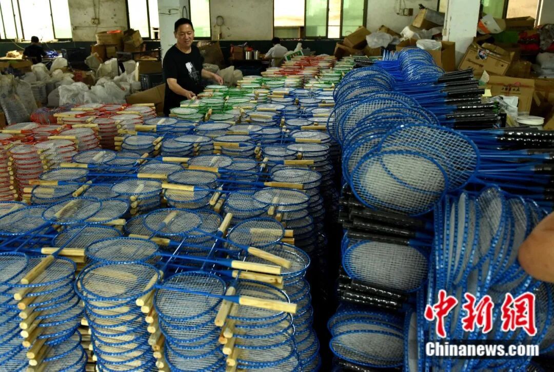 星空体育网站：富春江边的一个乡用50年把球拍做“透”了(图4)