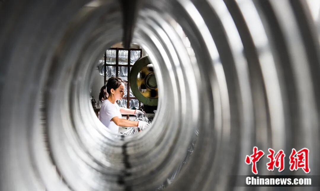 星空体育网站：富春江边的一个乡用50年把球拍做“透”了(图6)