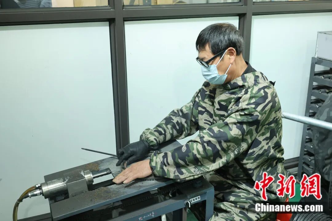 星空体育网站：富春江边的一个乡用50年把球拍做“透”了(图10)