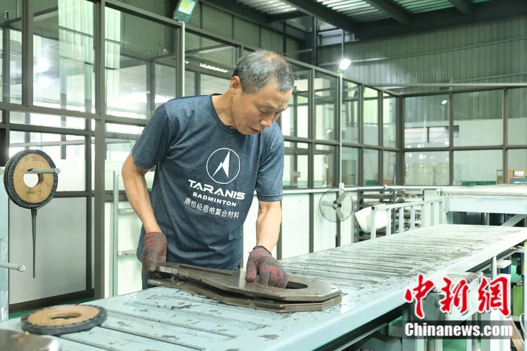 星空体育网站：富春江边的一个乡用50年把球拍做“透”了(图11)